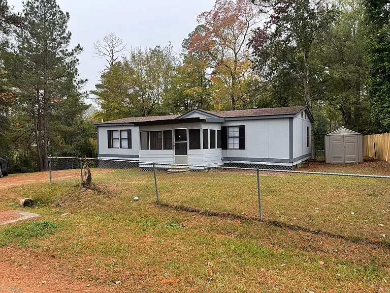 325 Beverly Loop — Photo 1