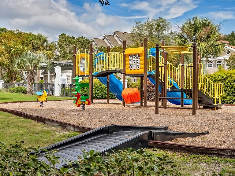Georgetown Oaks — Photo 21