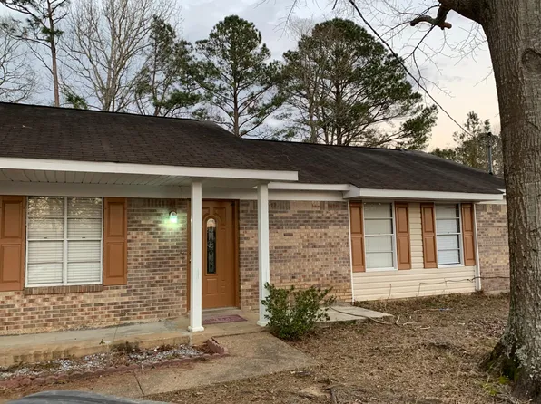 835 Trailwood Dr E, Mobile, AL 36608