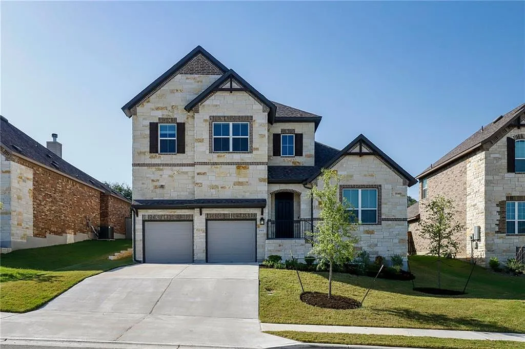 3 bed, 2.5 bath, 2409 sqft, $4,200 — Photo 1