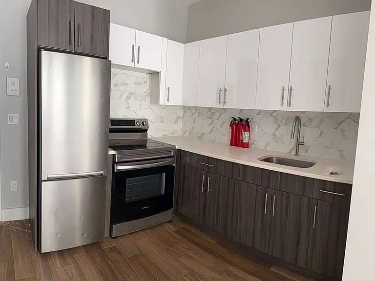 2778 Bainbridge Ave #3 — Photo 4