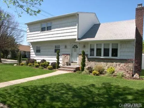 238 Nevada Street, Hicksville, NY 11801