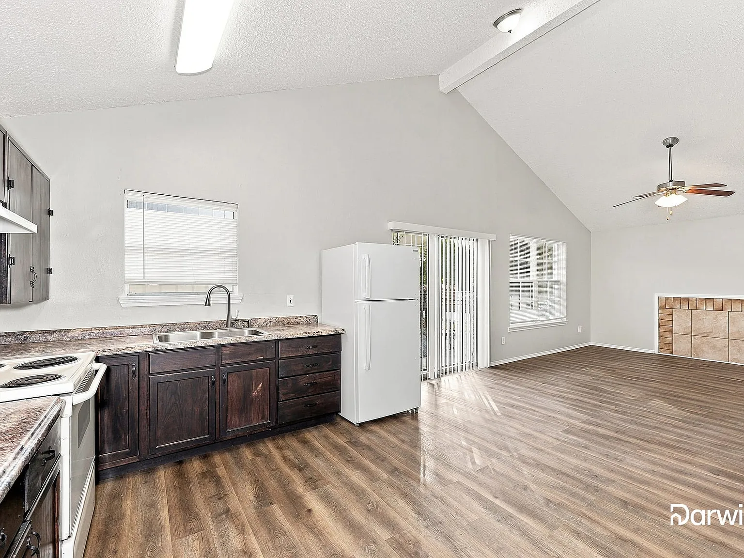 3 bed, 1.5 bath, 1056 sqft, $1,840 — Photo 2