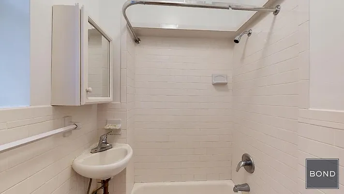 Rented by Bond New York | media 23