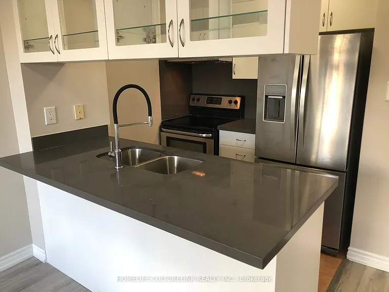 889 Bay St #801 — Photo 3
