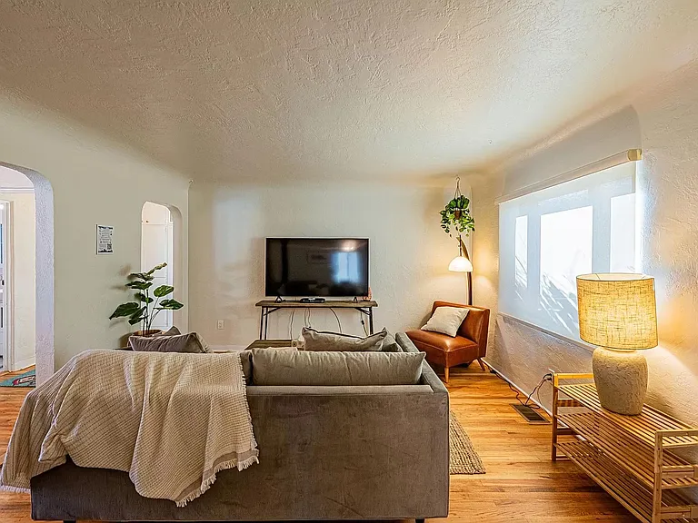 312 Quincy St NE — Photo 4