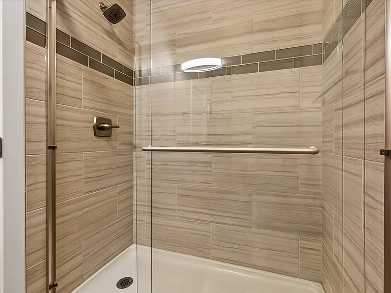 1407 Rogers Ct — Photo 44
