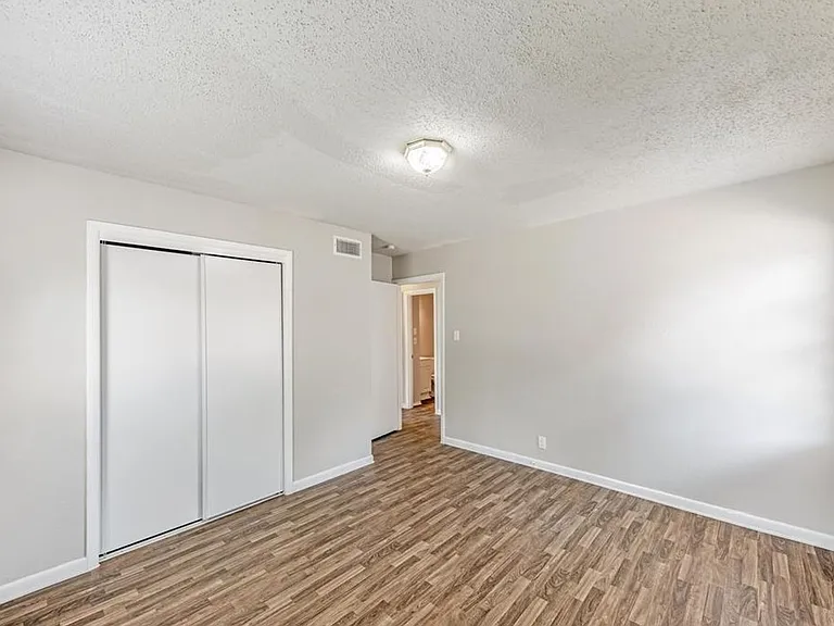 4713 Laverda Dr — Photo 10