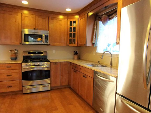 High End Granite & Stainless Steel Appliances