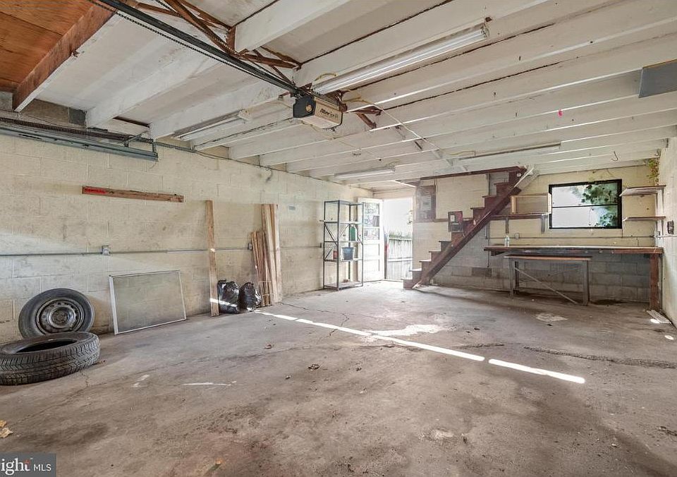 2nd image of 628 Roosevelt Ave Unit C