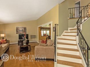 9 Majestic Rd, Selden, NY 11784