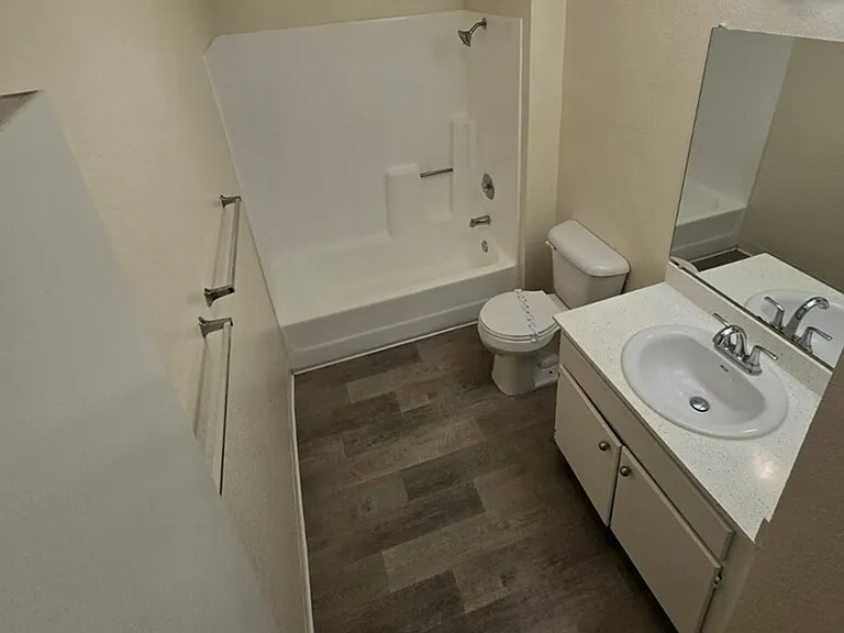 Highland View Apartments — Photo 29