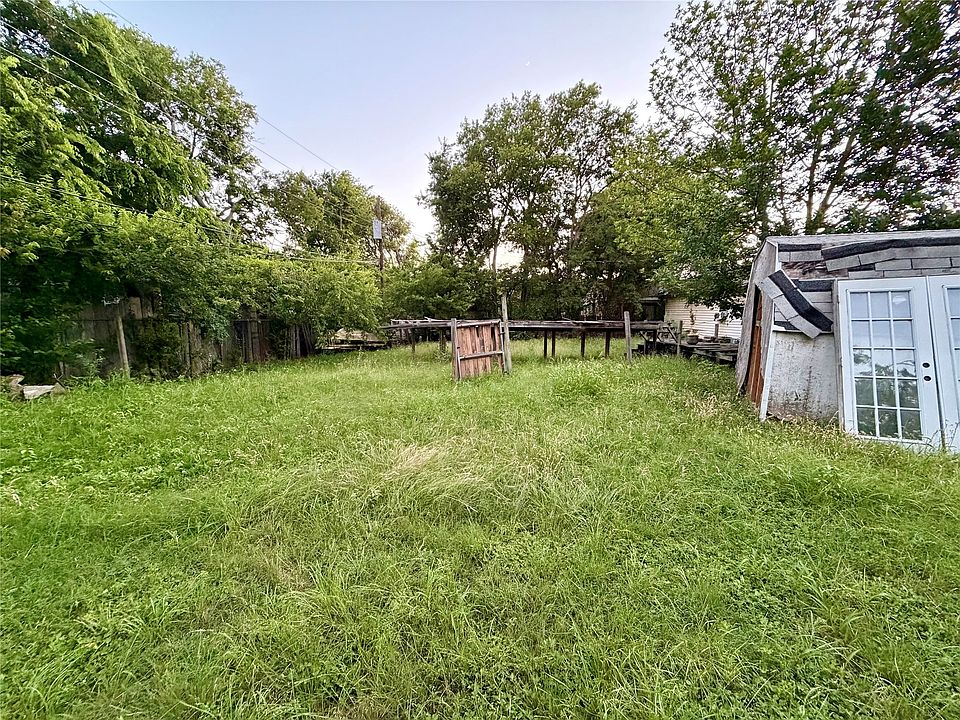 2nd image of 5111 Crowley St