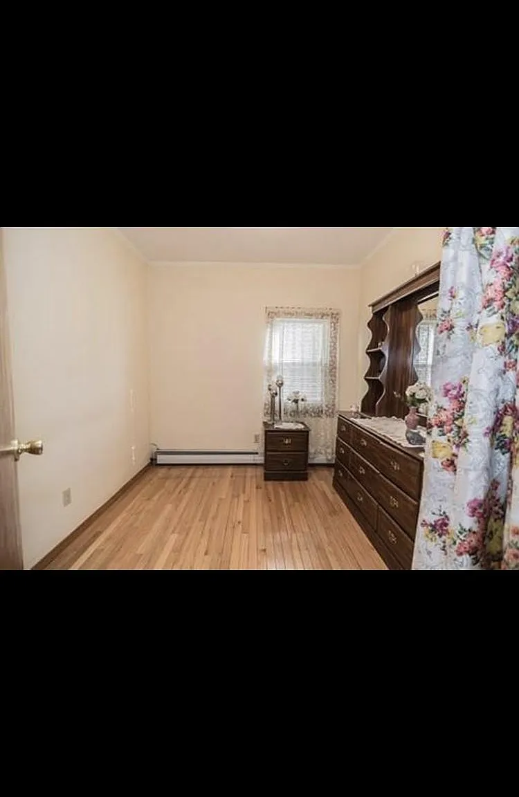 4 bed, 1050 sqft, $2,700 — Photo 3
