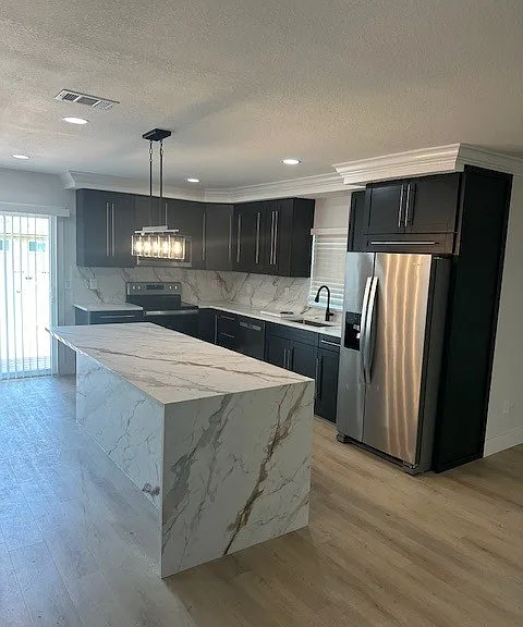 2943 W Beach St — Photo 1
