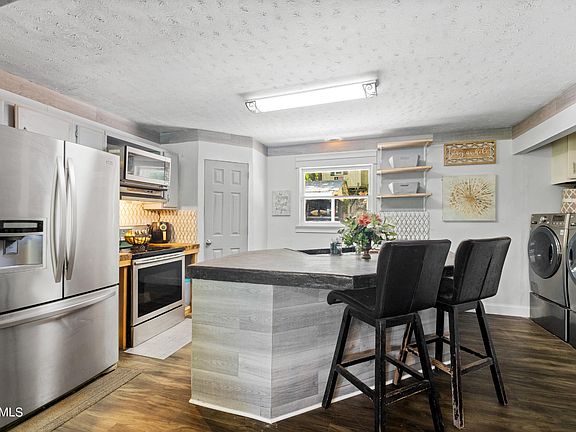 5th image of 4509 Willowdale Dr NW