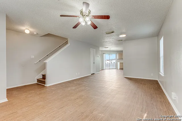 4 bed, 2.5 bath, 1650 sqft, $1,725 — Photo 2