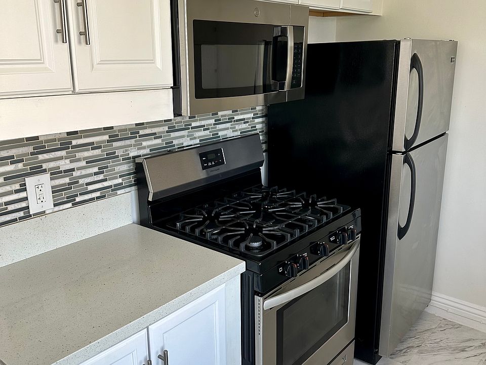 2nd image of 6123 Eleanor Ave APT 204