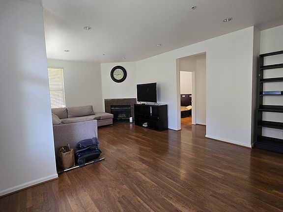 3rd image of 1 Crescent Way APT 1415