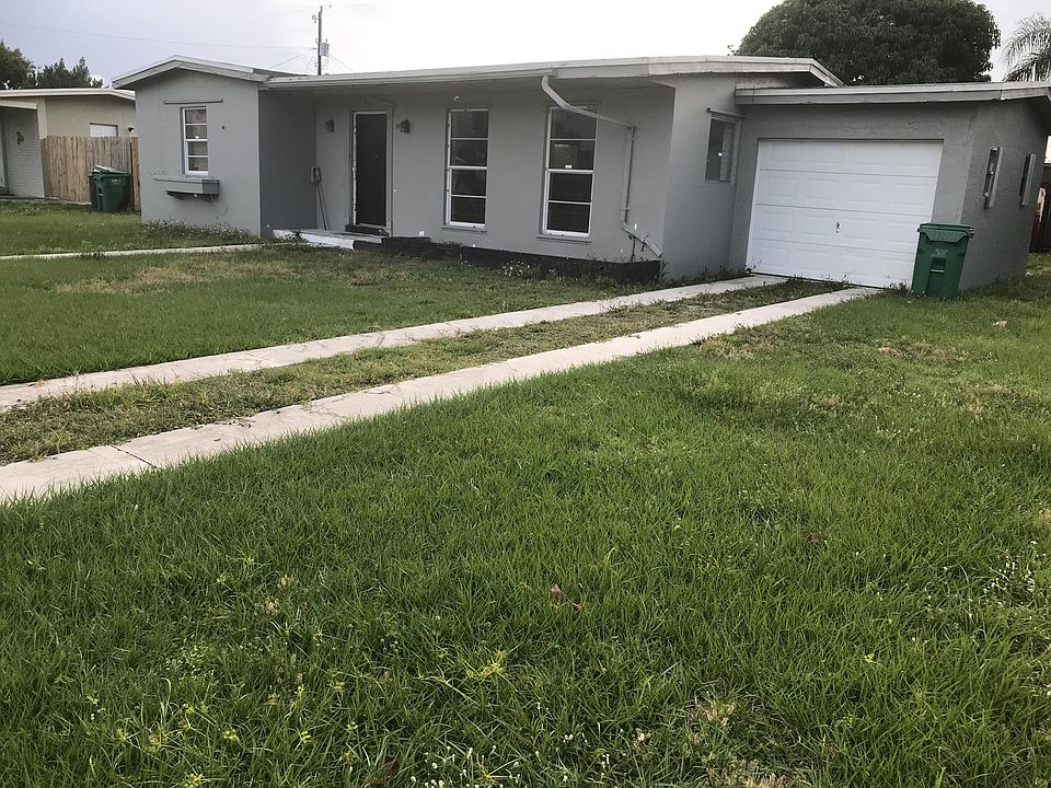 1st image of 391 SE Solaz Ave