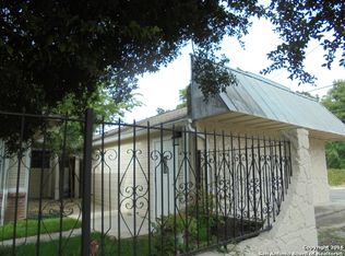 302 S San Eduardo Ave, San Antonio, TX 78237