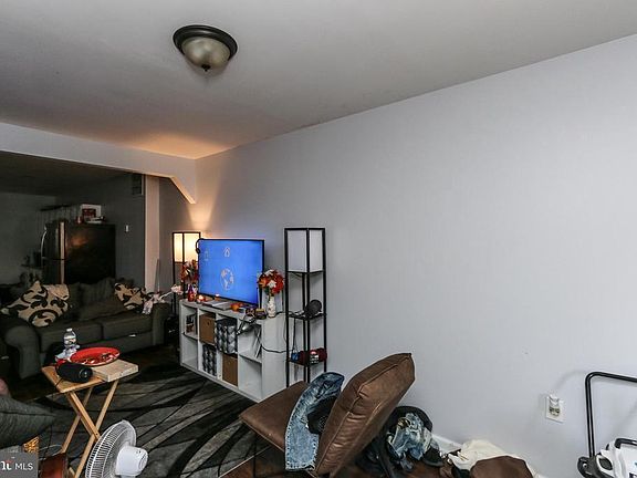4th image of 3703 E Pratt St