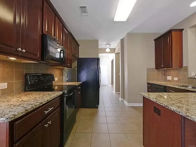 9609 Helmsley Cir — Photo 12