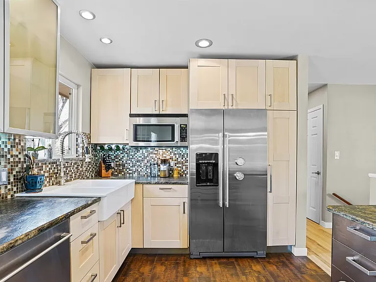 4555 Brookfield Dr — Photo 9
