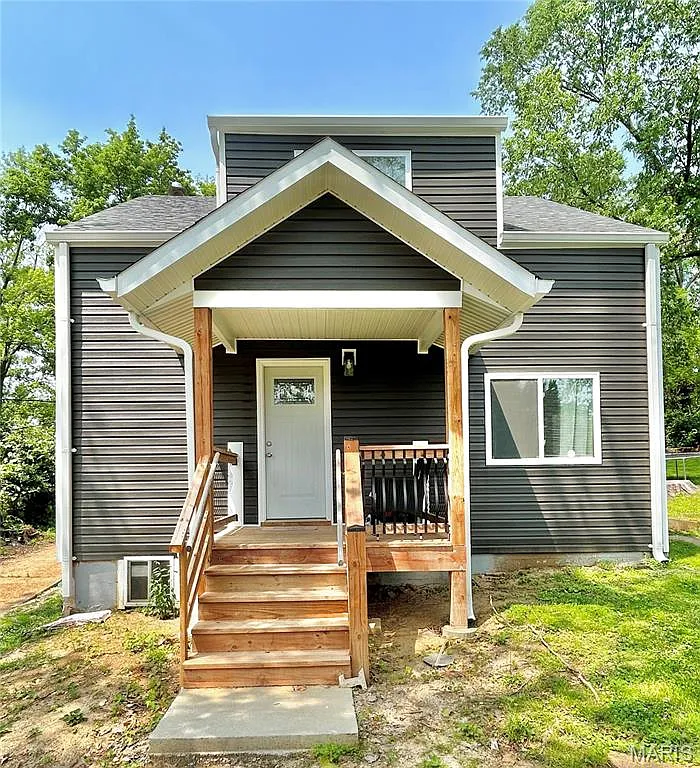 10643 Thorpe Ave photo 1