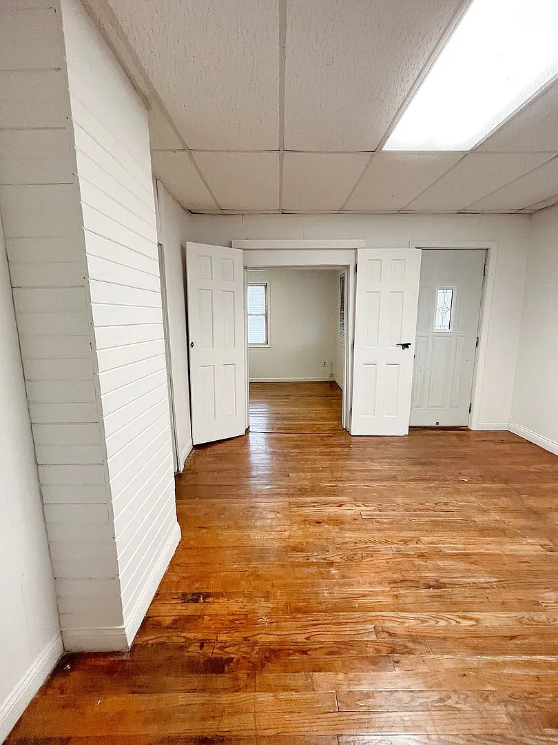 Spacious 3 Bedroom Home — Photo 2
