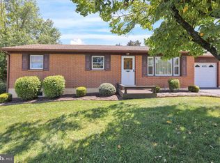 27 Clay Slate Rd, Oley, PA 19547