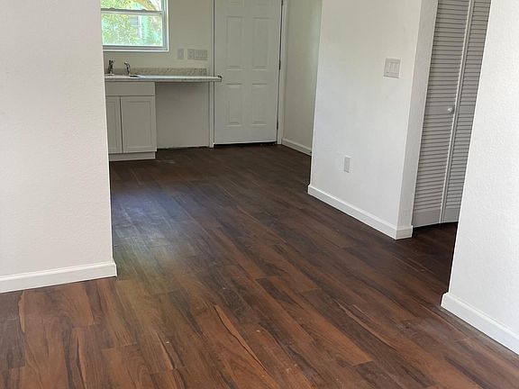 4th image of 3519 Hyacinth St