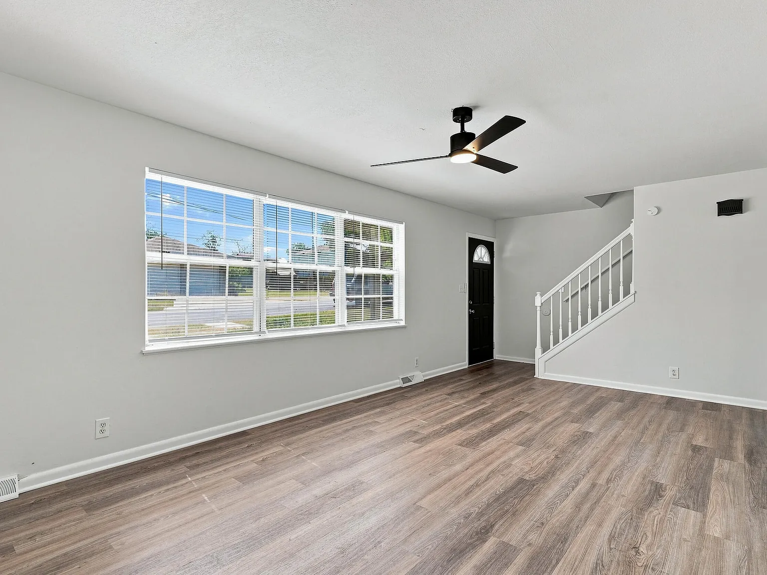 3 bed, 1.5 bath, 1200 sqft, $1,400 — Photo 3