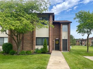 33765 Pondview Cir, Livonia, MI