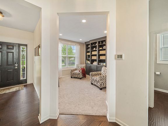 3rd image of 2539 Emerald Ln
