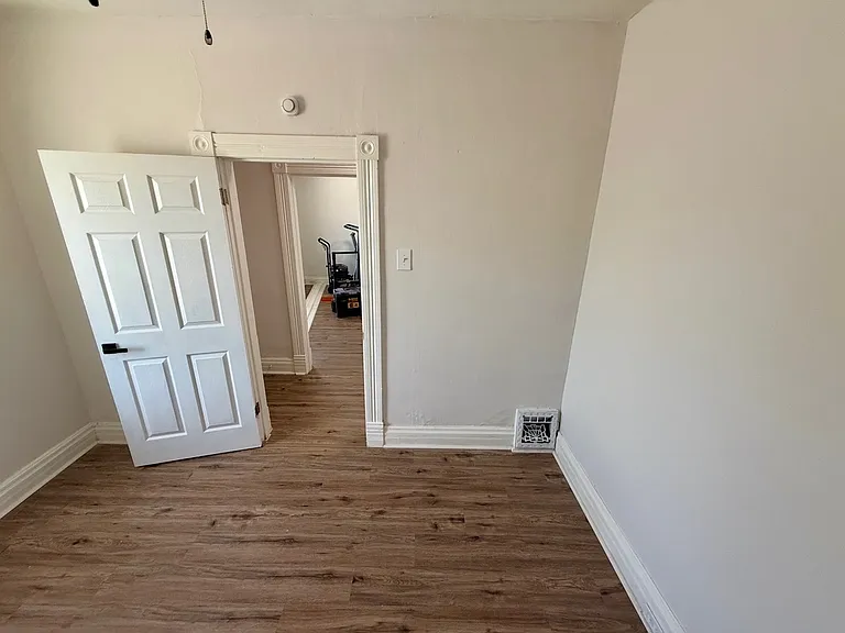 757 Regina Ave — Photo 6