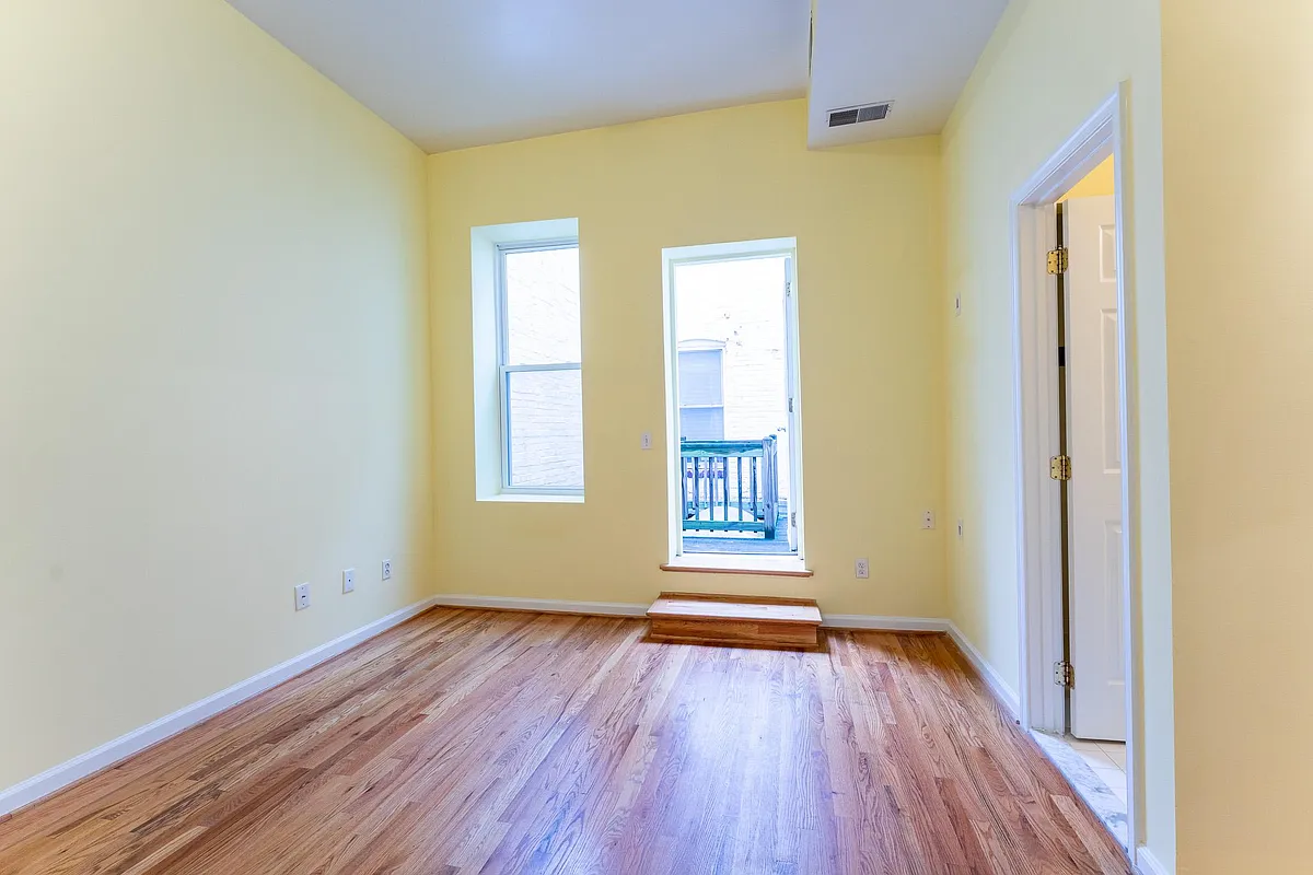 Building Photo - 1318 14th St NW #206