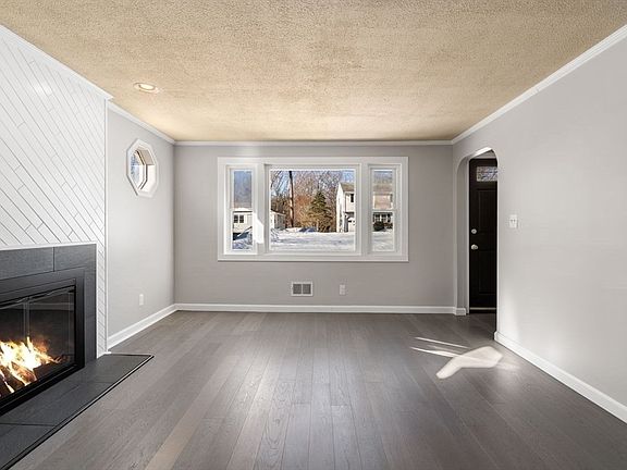 5th image of 87 Hilldale Rd