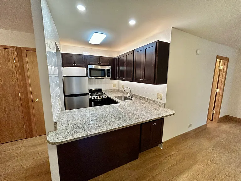 531 W Deming Place — Photo 30