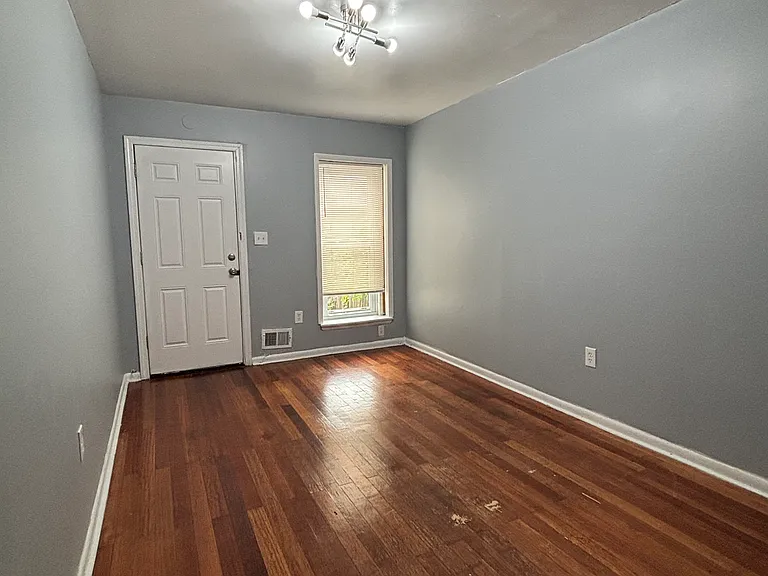 922 W Lombard St — Photo 6