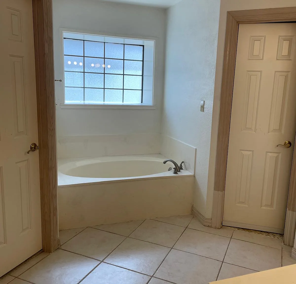 4 bed, 2480 sqft, $2,200 — Photo 1