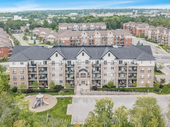 40 Ferndale Dr S #210, Barrie, ON L4N 2L3