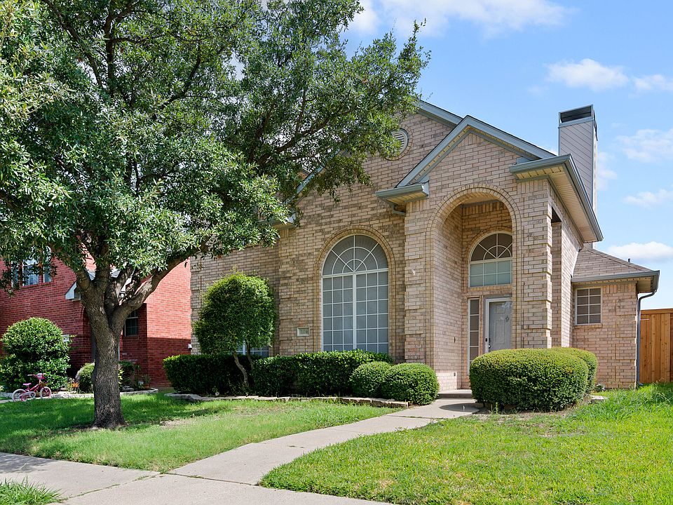 FRONT OF THE HOUSE