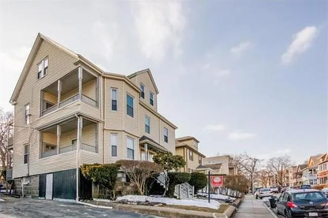 27 Becket St #1