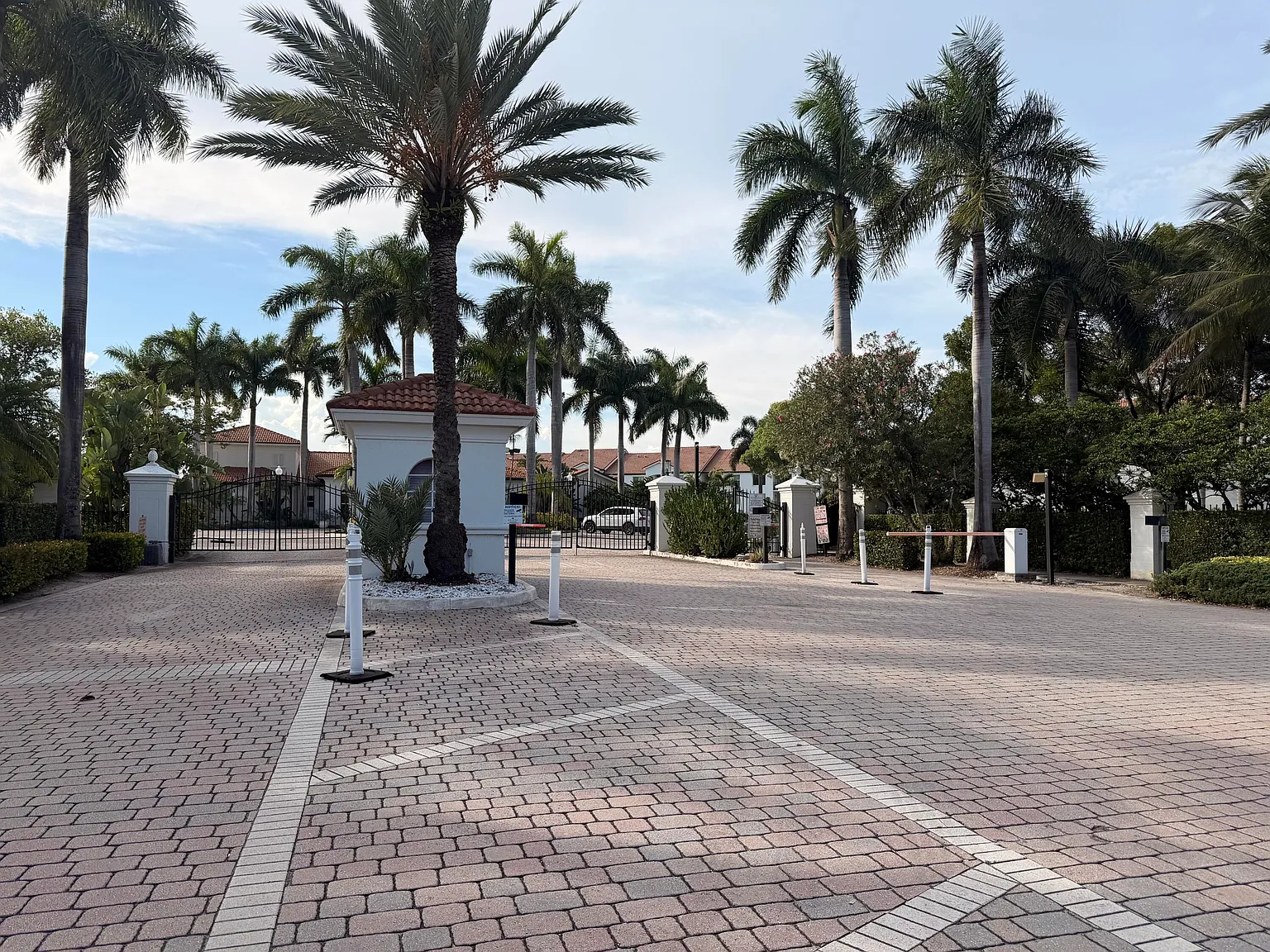 1 bed, 1.0 bath, 793 sqft, $1,900 — Photo 1