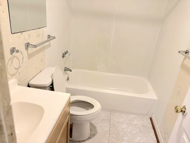 100 Louisa St #A — Photo 5