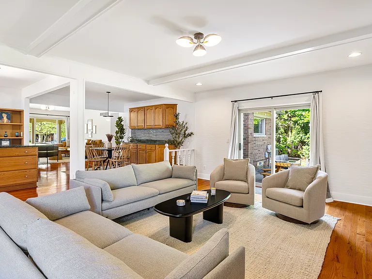 2140 Adrienne Dr — Photo 13