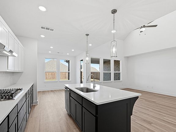 4th image of 9049 Palafox St