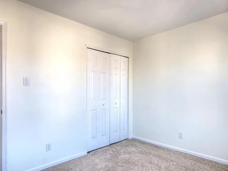 4402 Aberdeen Ln — Photo 2