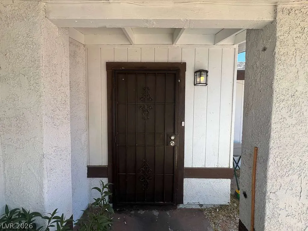 3 bed, 2.0 bath, 1656 sqft, $2,200 — Photo 2